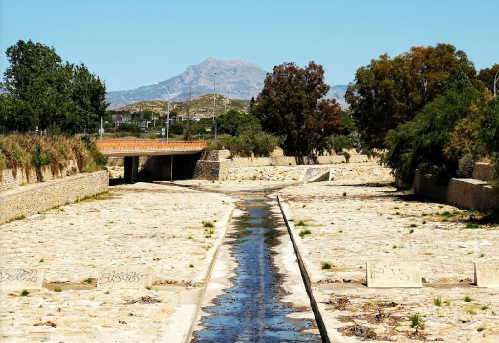 Rambla del Juncaret a su paso por la antigua avenida Padre Ángel Escapa de Alicante