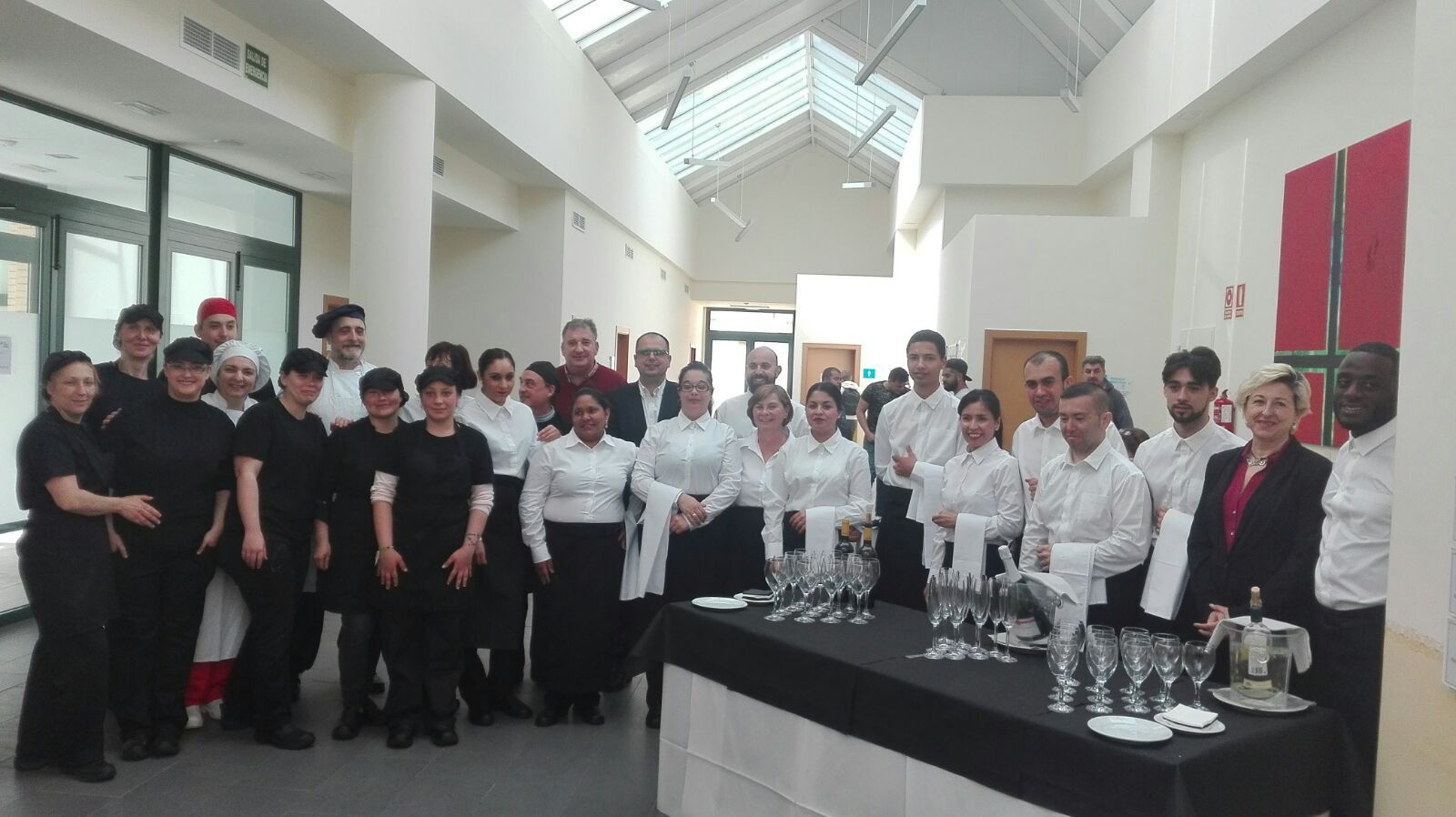  Un curso de operaciones básicas de hostelería en un plan de empleo de Impulsalicante