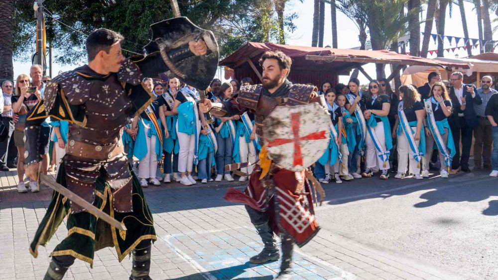 Recreación teatral de una batalla en el Mercado Medieval de Benidorm Recreación teatral de una batalla en el Mercado Medieval de Benidorm