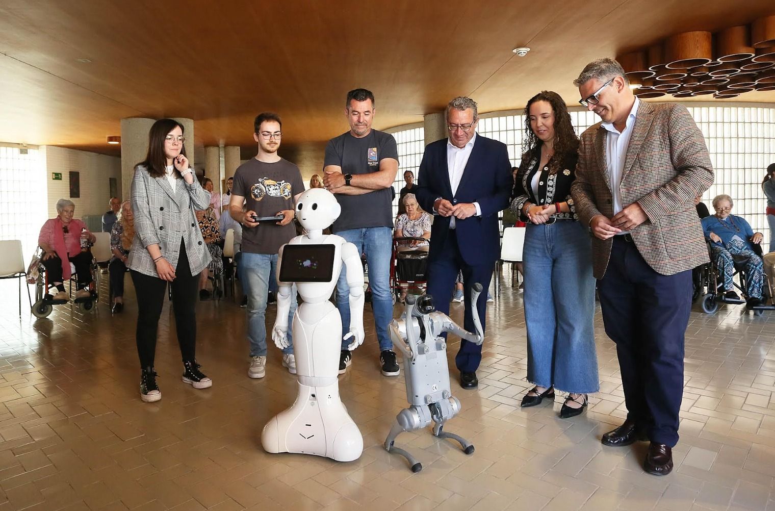 Presentació del robot social G02 de la Diputació