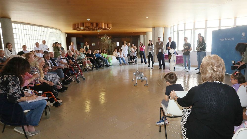 Demostración de los robots sociales en el Hogar Provincial de Alicante Demostración de los robots sociales en el Hogar Provincial de Alicante