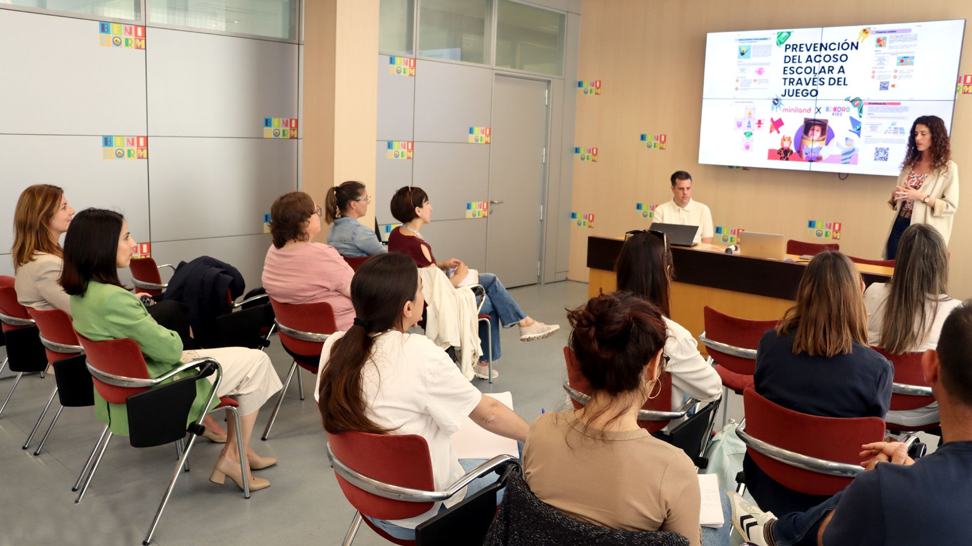 Charla sobre la herramienta para las aulas UECO en Benidorm