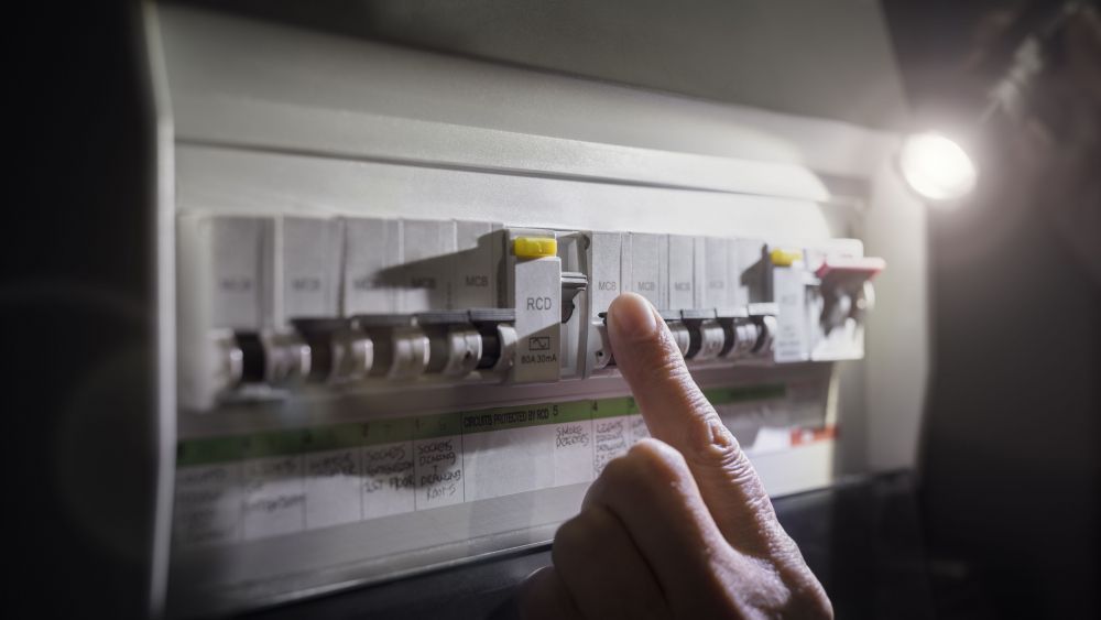 Cuadro de luz de una vivienda durante un apagón