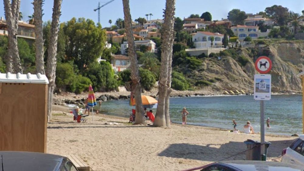 Playa del Puerto Blanco en Calpe Playa del Puerto Blanco en Calpe