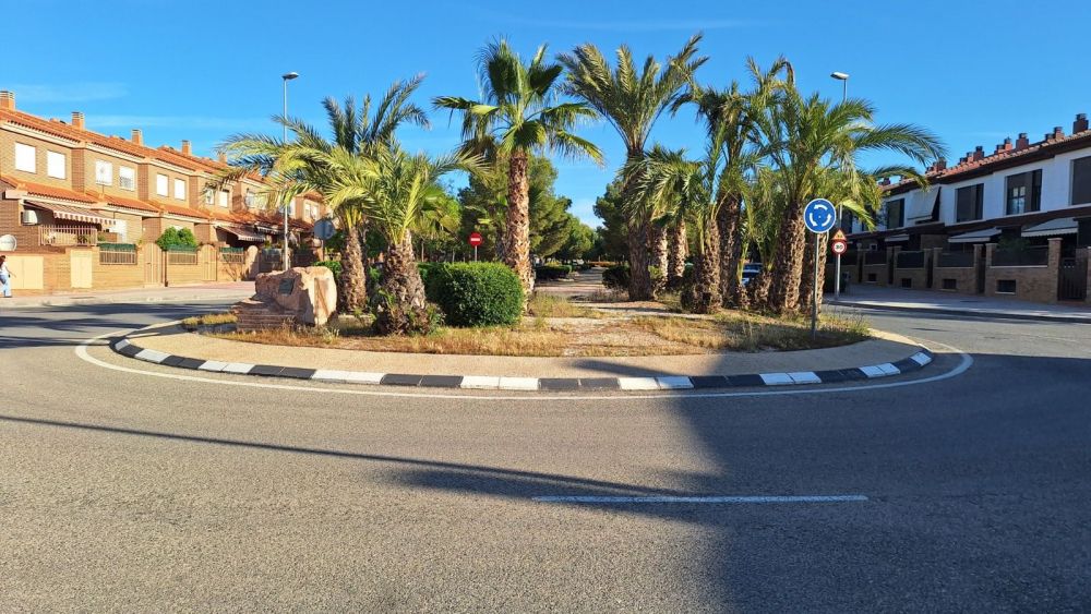 Rotonda de la avenida L'Almassera en San Vicente del Raspeig Rotonda de la avenida L'Almassera en San Vicente del Raspeig