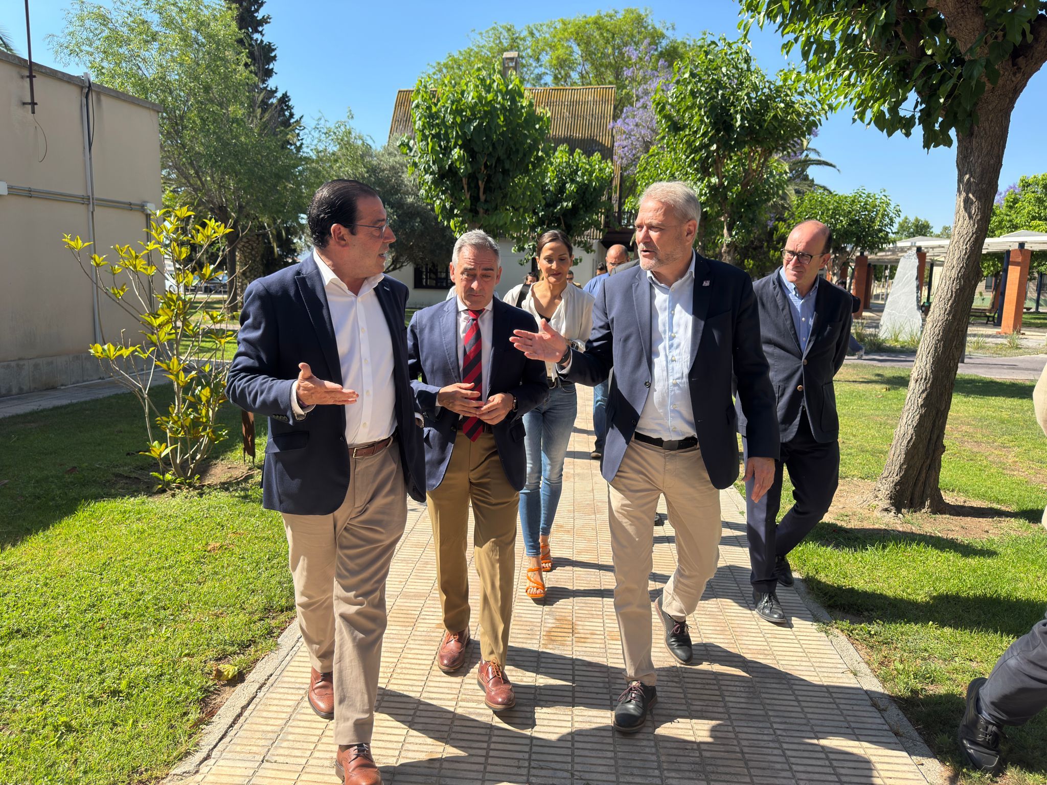 El conseller de Agricultura Miguel Barrachina visita el campus de la UMH en Orihuela