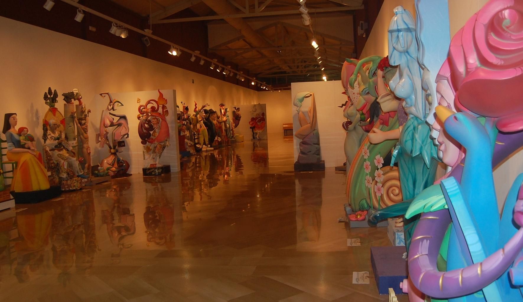 Exposición del Ninot en la Lonja del Pescado