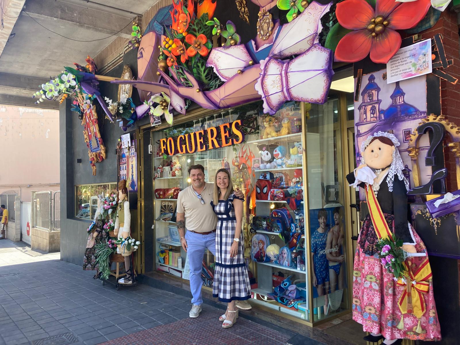 Escaparate comercial durante la pasada edición de las Hogueras 2024 en Alicante