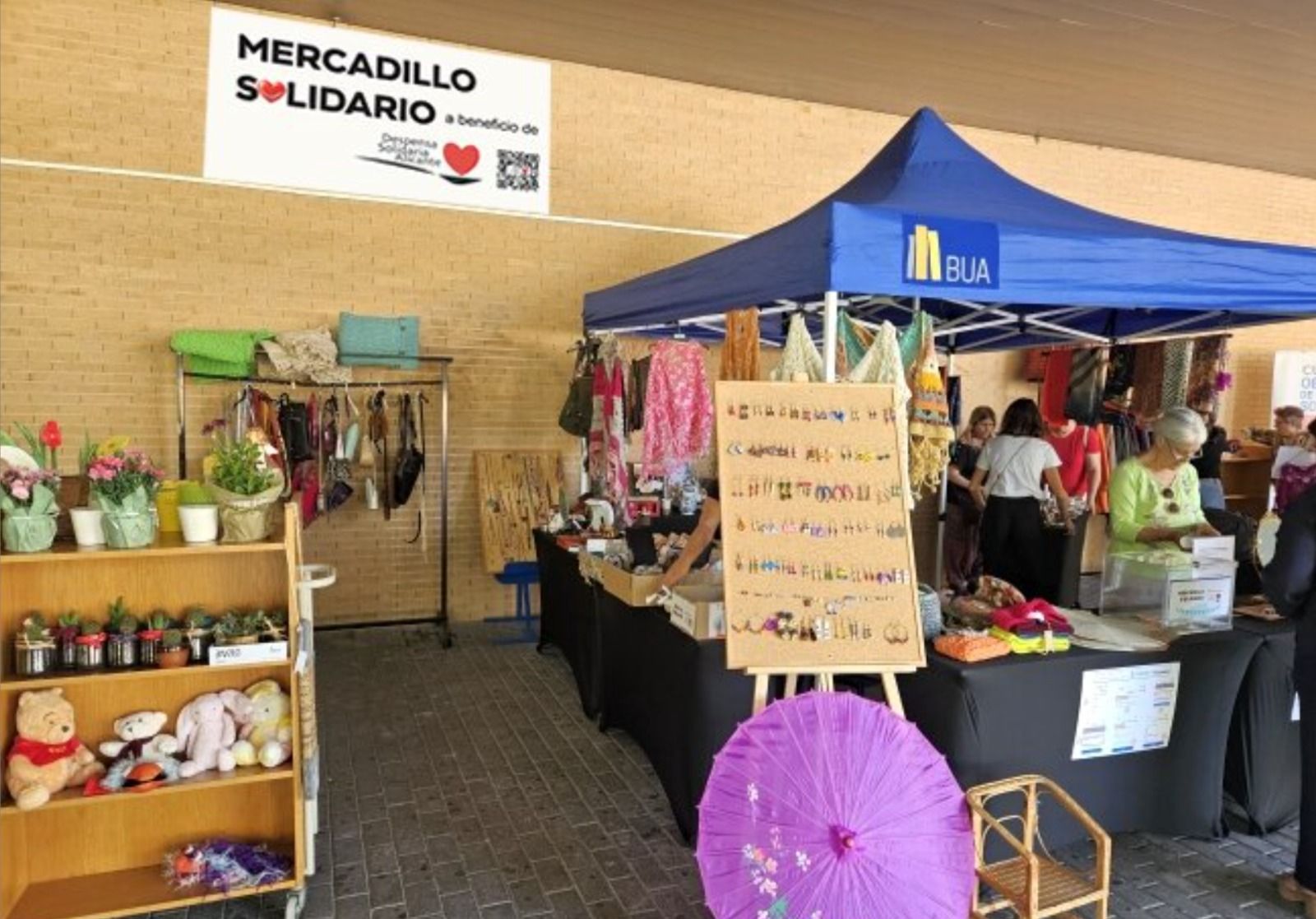 Mercat solidari en la Universitat d'Alacant