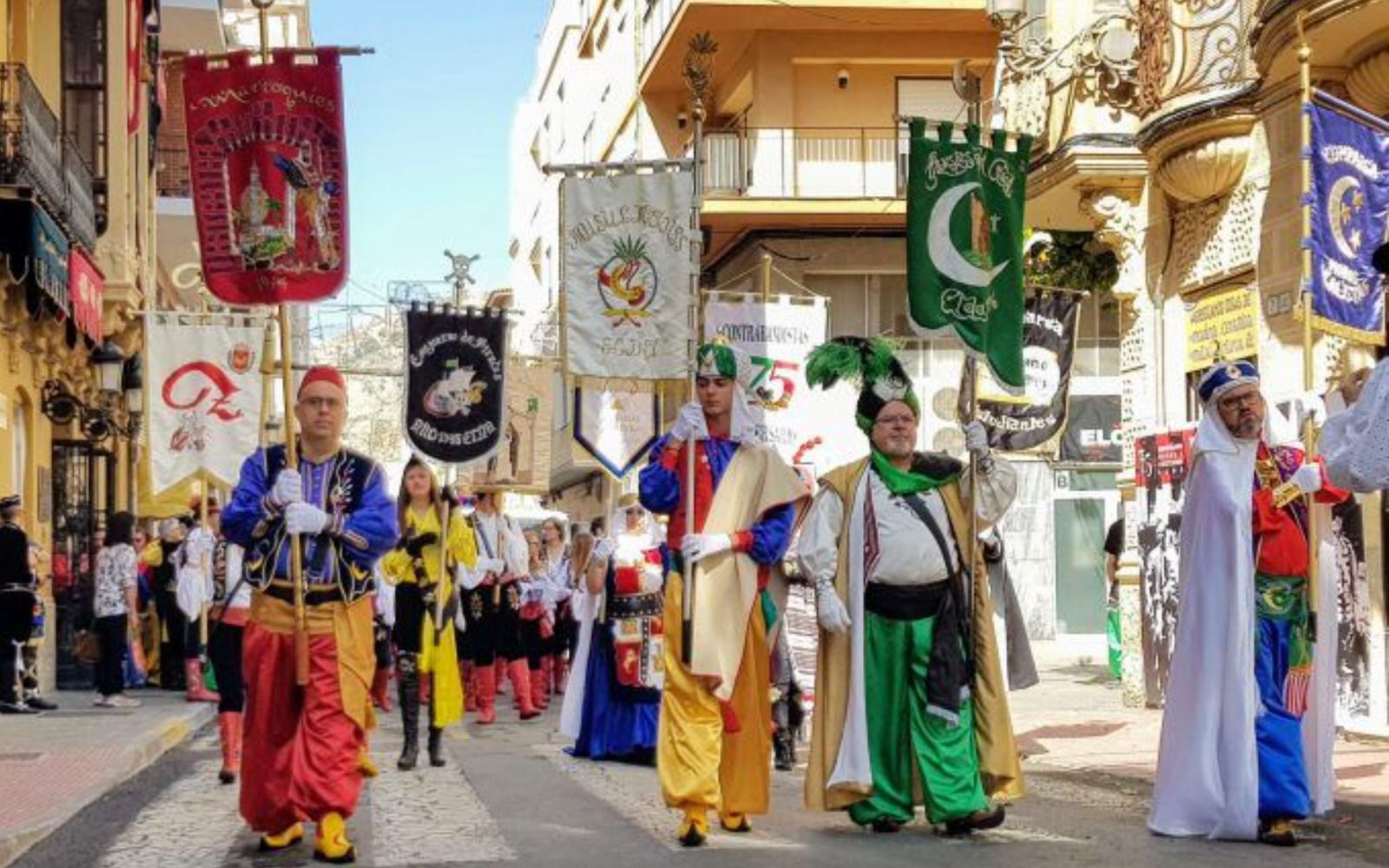 Desfilada dels Moros i Cristians d'Elda