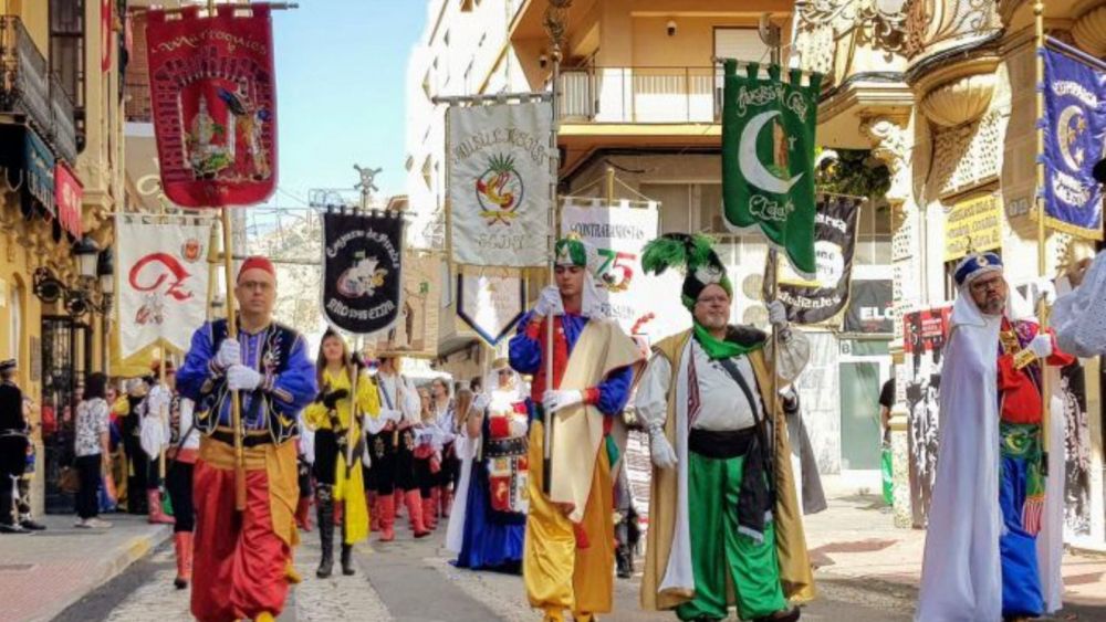 Desfilada dels Moros i Cristians d'Elda Desfilada dels Moros i Cristians d'Elda