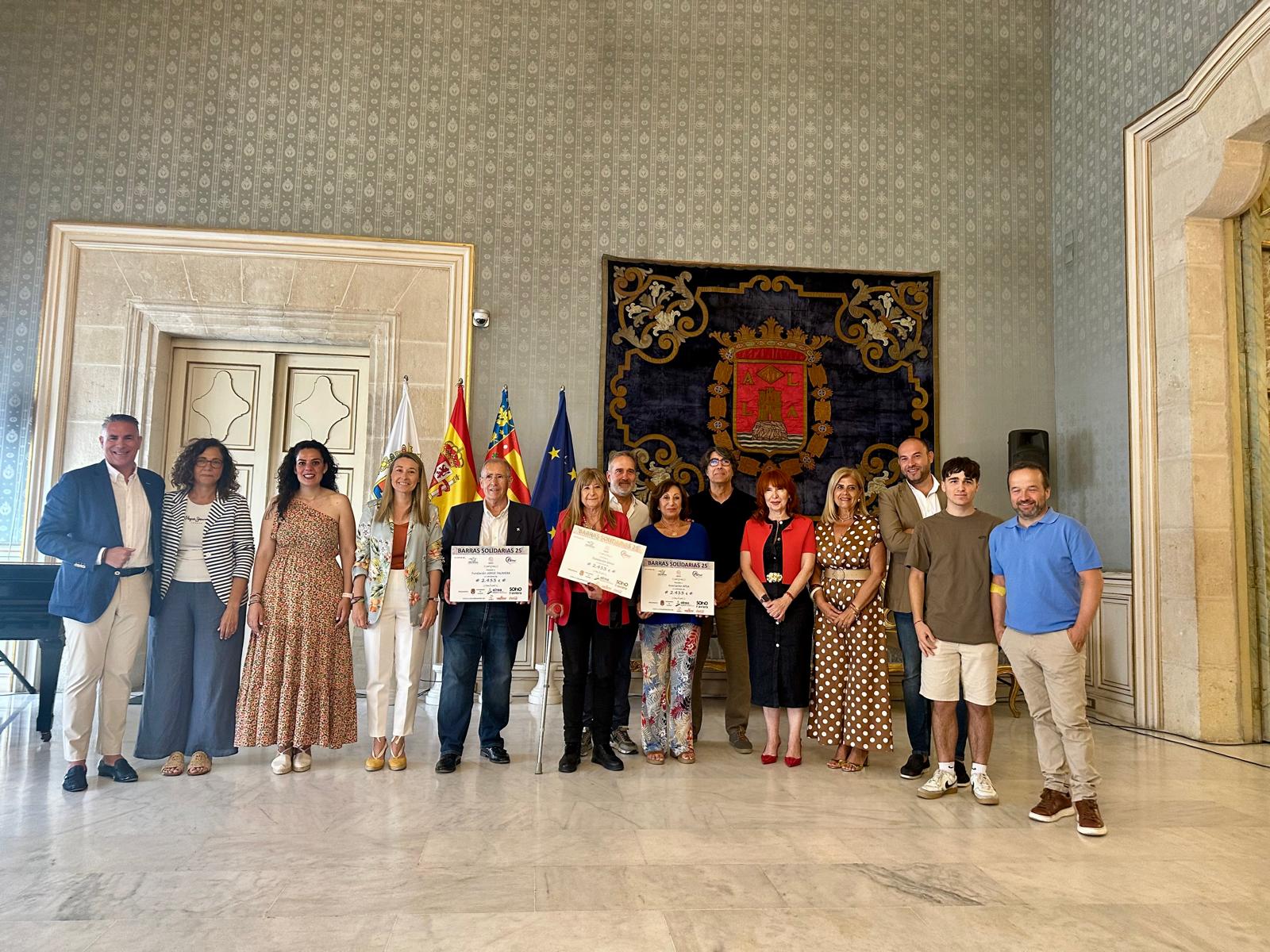 Lliurament de xecs a les associacions d'Alacant
