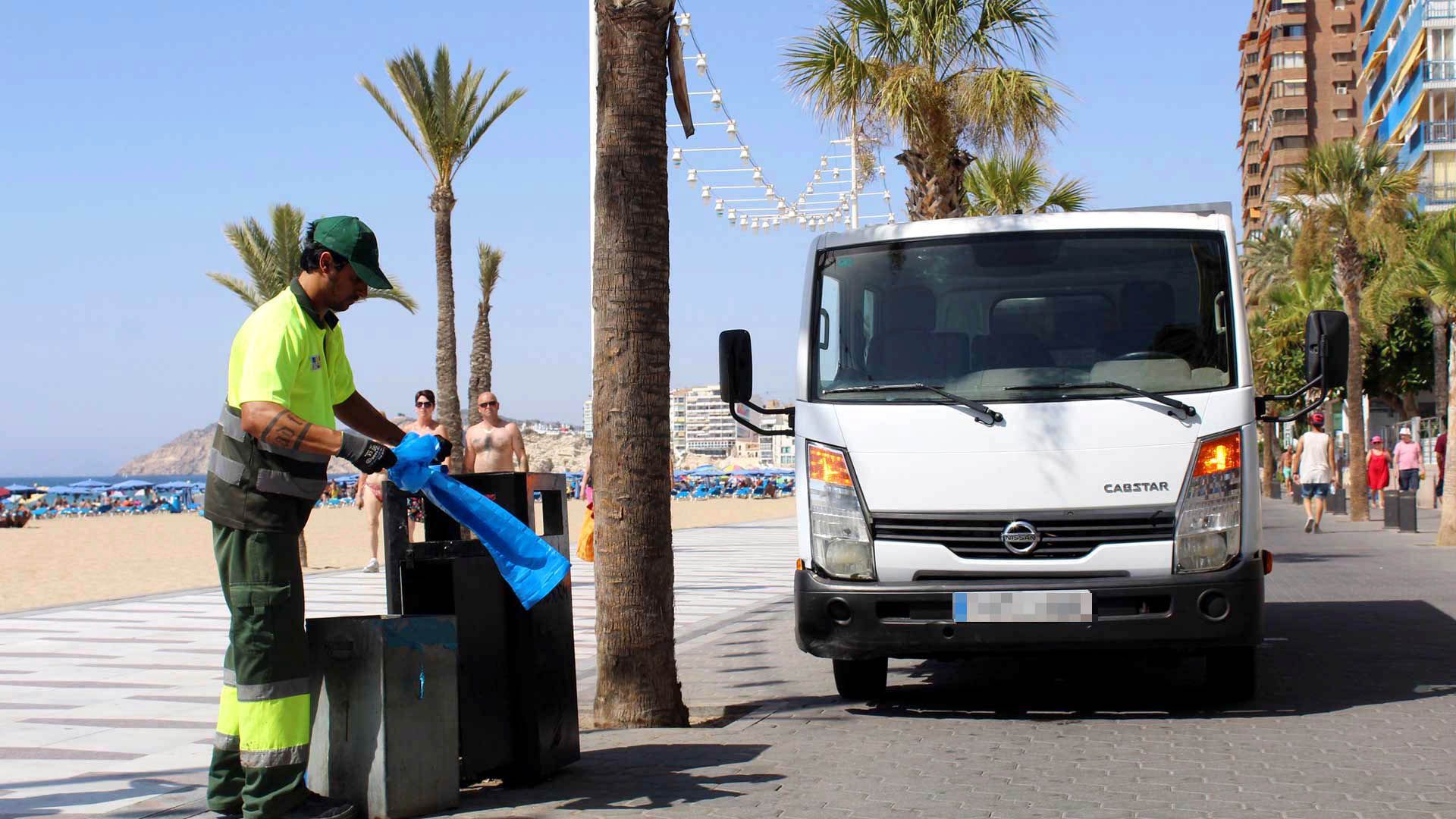 Dispositiu de neteja d'estiu a Benidorm