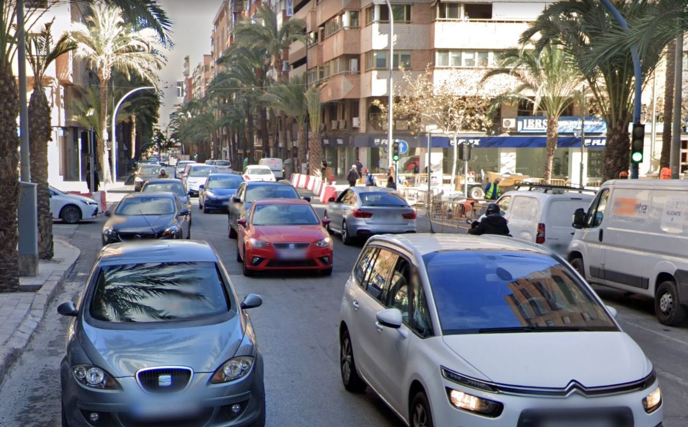 Tráfico en la avenida Benito Pérez Galdós de Alicante