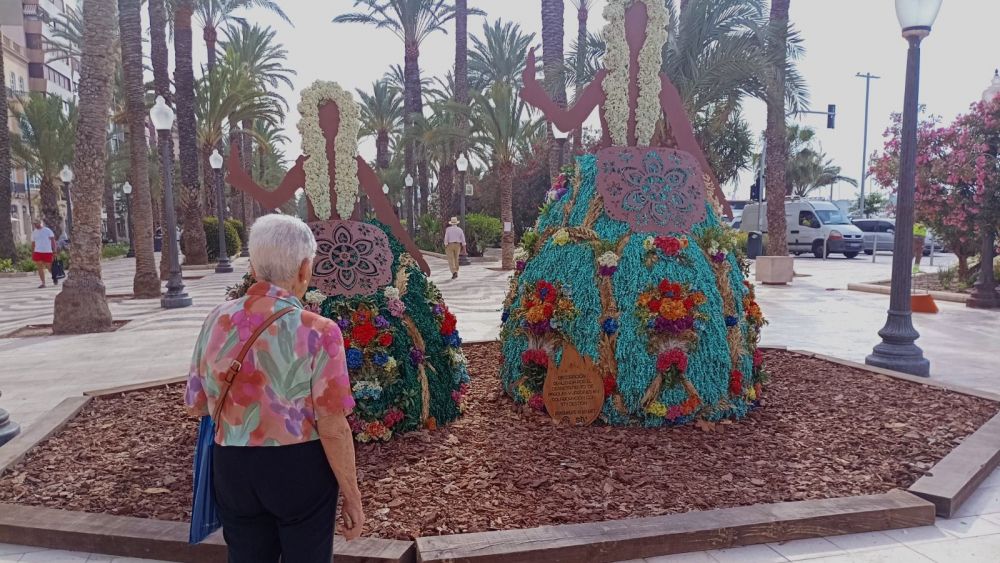 Figuras de las Belleas del Foc florales en Alicante Figuras de las Belleas del Foc florales en Alicante
