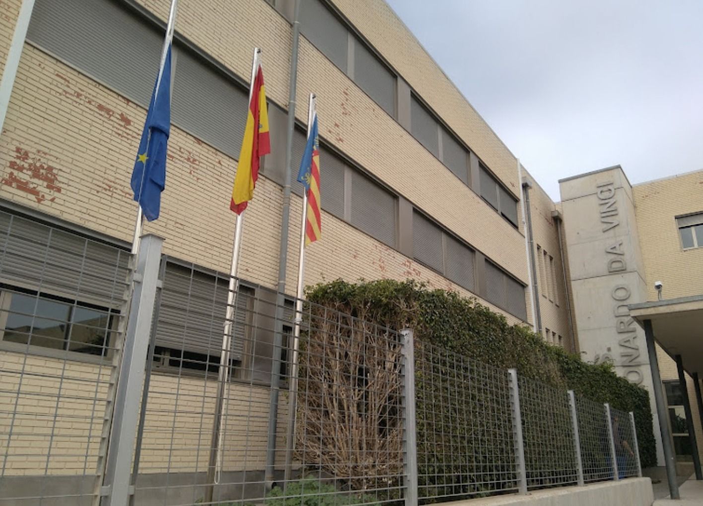Façana de l'IES Leonardo Da Vinci a Alacant