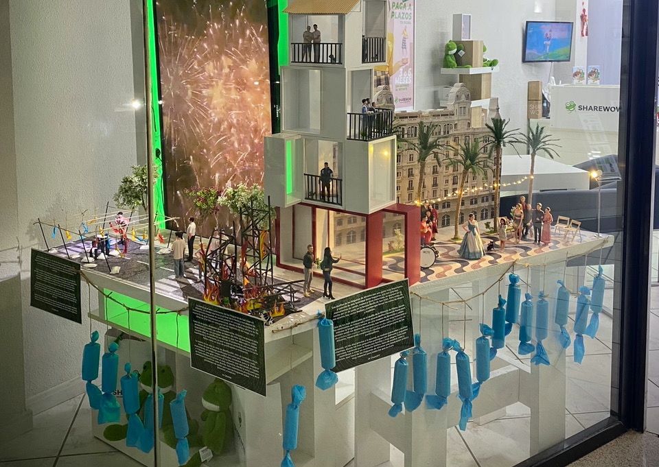 Escaparate de figuras humanas 3D