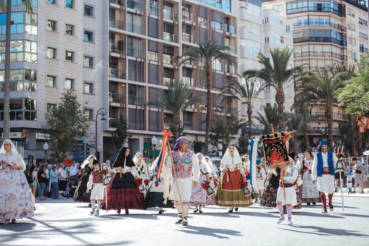 Desfile de la Ofrenda de Flores de las Hogueras de Alicante