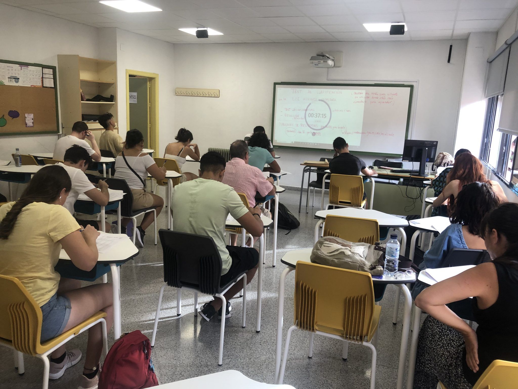 Un examen en la Escuela Oficial de Idiomas (EOI) de Alicante