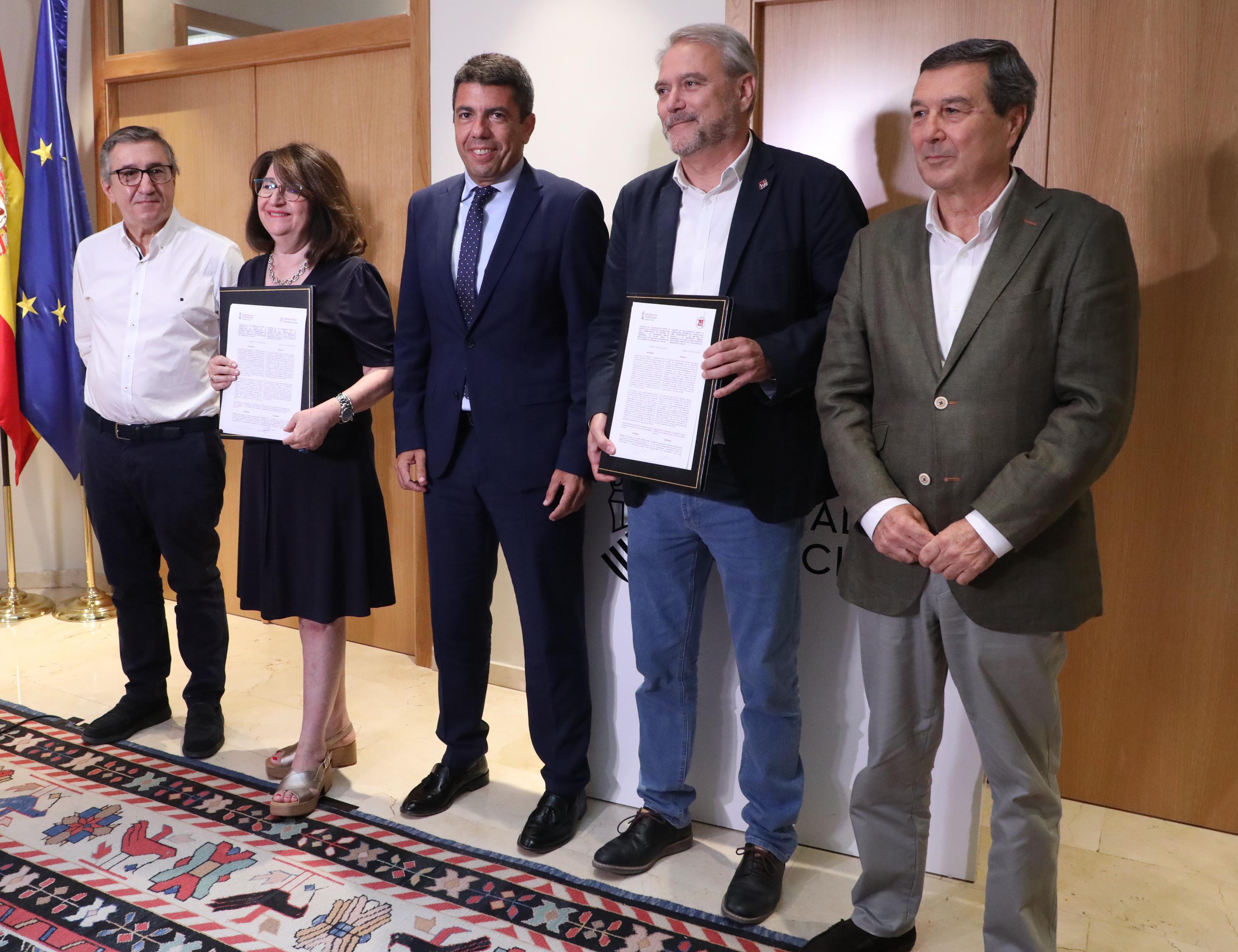 Firma del convenio de prácticas de Medicina