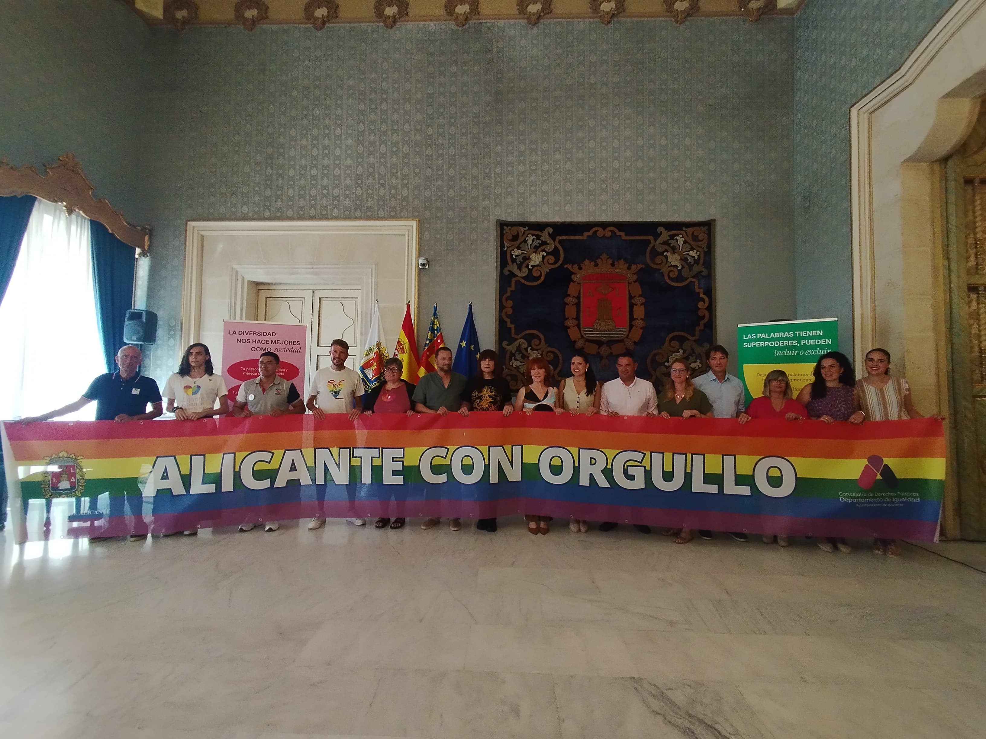 Acte institucional de l'orgull LGTBIQ+ a l'Ajuntament d'Alacant