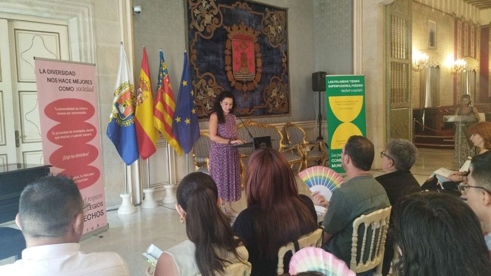 Cristina Cutanda intervé en el Dia de l'Orgull a Alacant Cristina Cutanda intervé en el Dia de l'Orgull a Alacant