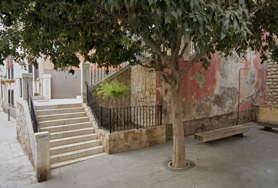 Escales del carrer Divina Pastora en el barri de Santa Creu d'Alacant