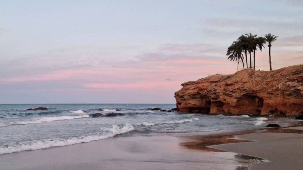 Imatge de la platja Cala Tancada al capvespre