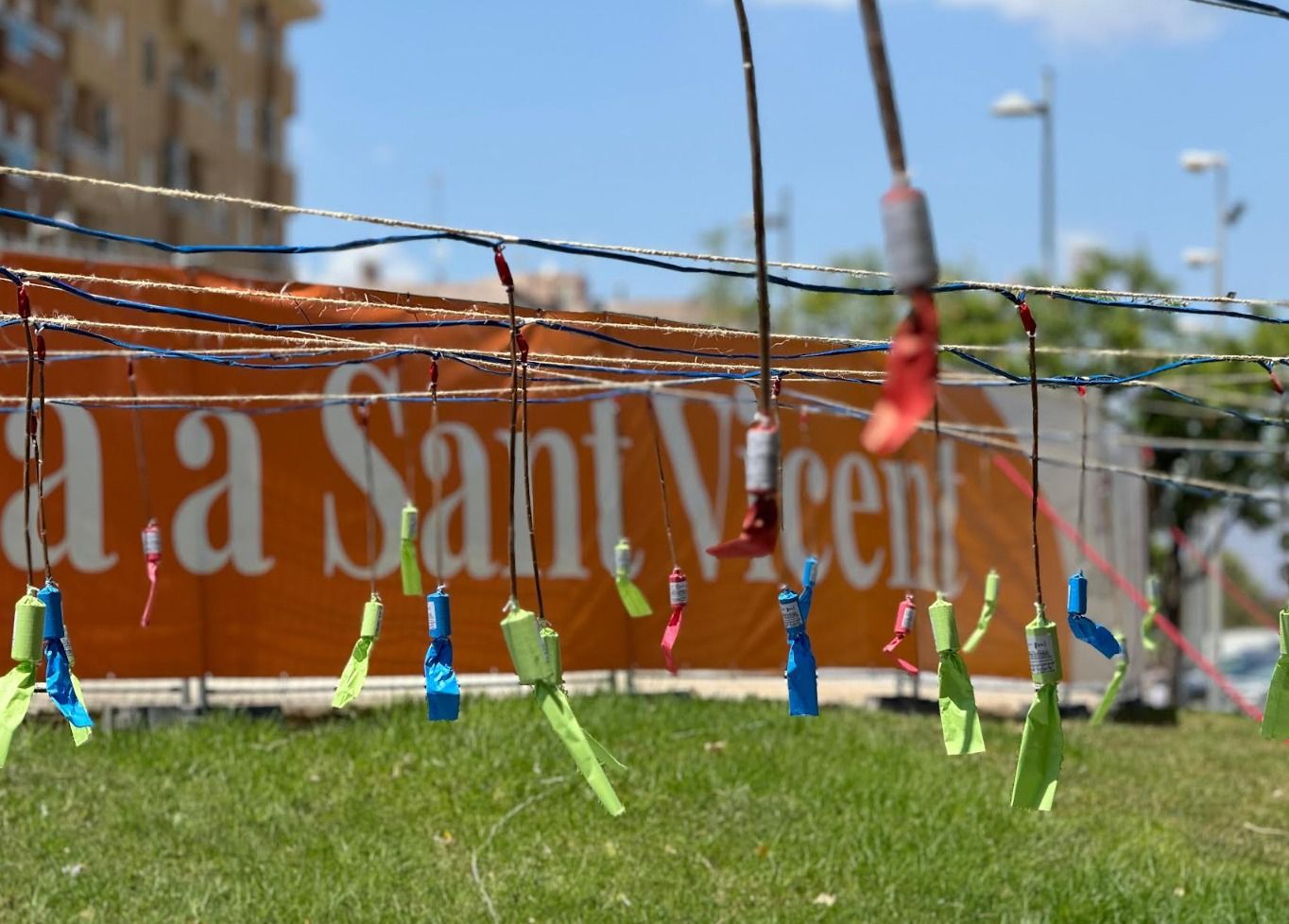 Cartutxos d'una mascletà a Sant Vicent del Raspeig