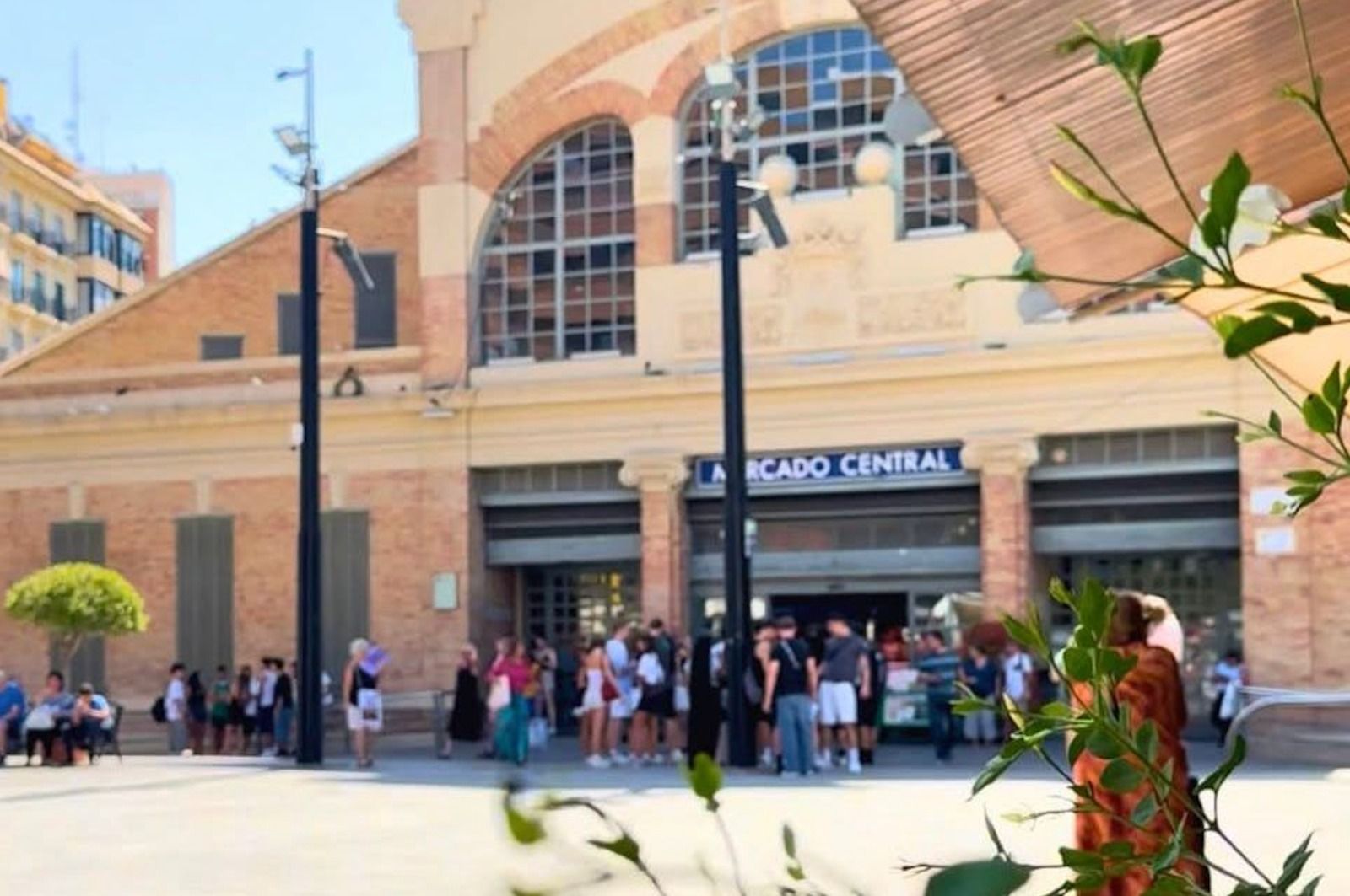 Entrada del Mercado Central de Alicante desde la plaza 25 de mayo