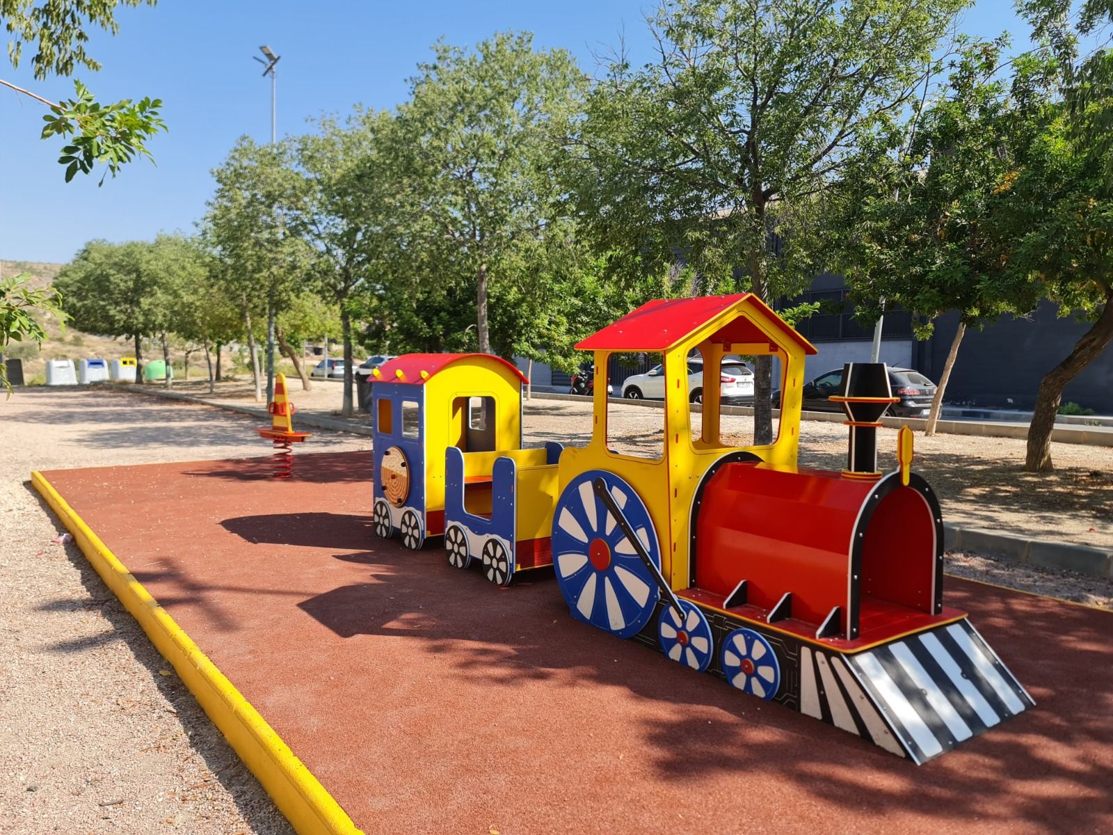 Nuevas instalaciones lúdicas en el parque de la calle Galicia de Elda