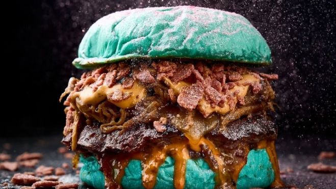 La hamburguesa Diamante Azul, de Nolito's, ha sido elegida como la mejor smash en Sevilla, Mallorca, Castellón, Granada y Jaén La hamburguesa Diamante Azul, de Nolito's, ha sido elegida como la mejor smash en Sevilla, Mallorca, Castellón, Granada y Jaén