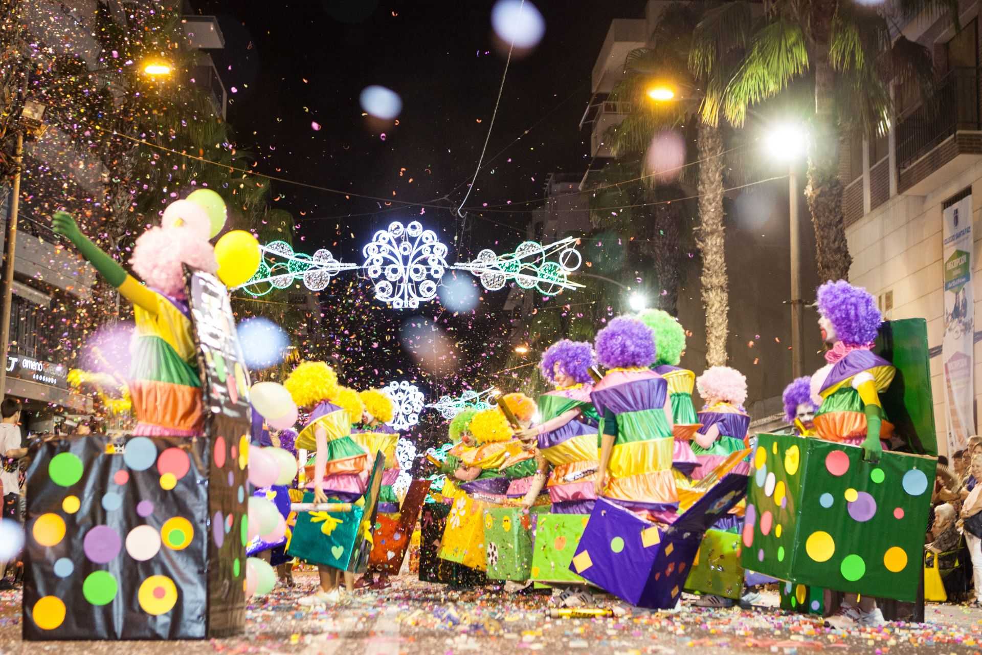 Desfile del Ninot de las Hogueras de San Vicente del Raspeig
