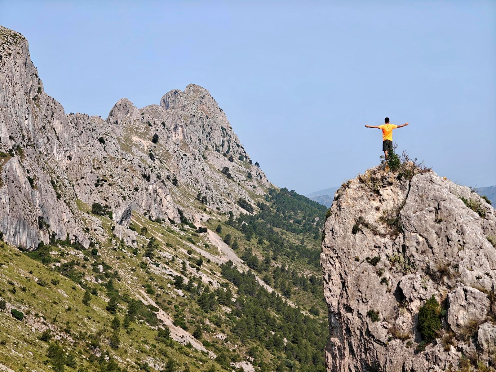 Paisaje rocoso de la cara norte de la Sierra de Bèrnia