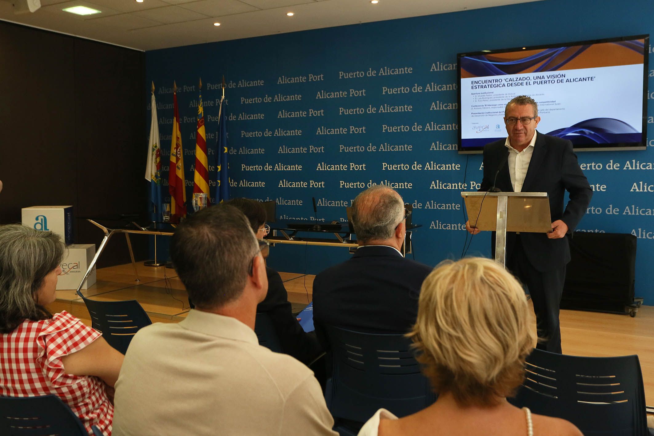 Toni Pérez durante la inauguración del encuentro de AVECAL sobre el calzado