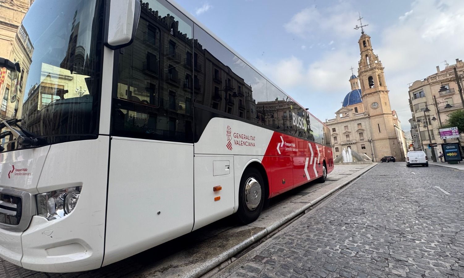 Autobús BUSCO del servicio de la Generalitat en L'Alcoià