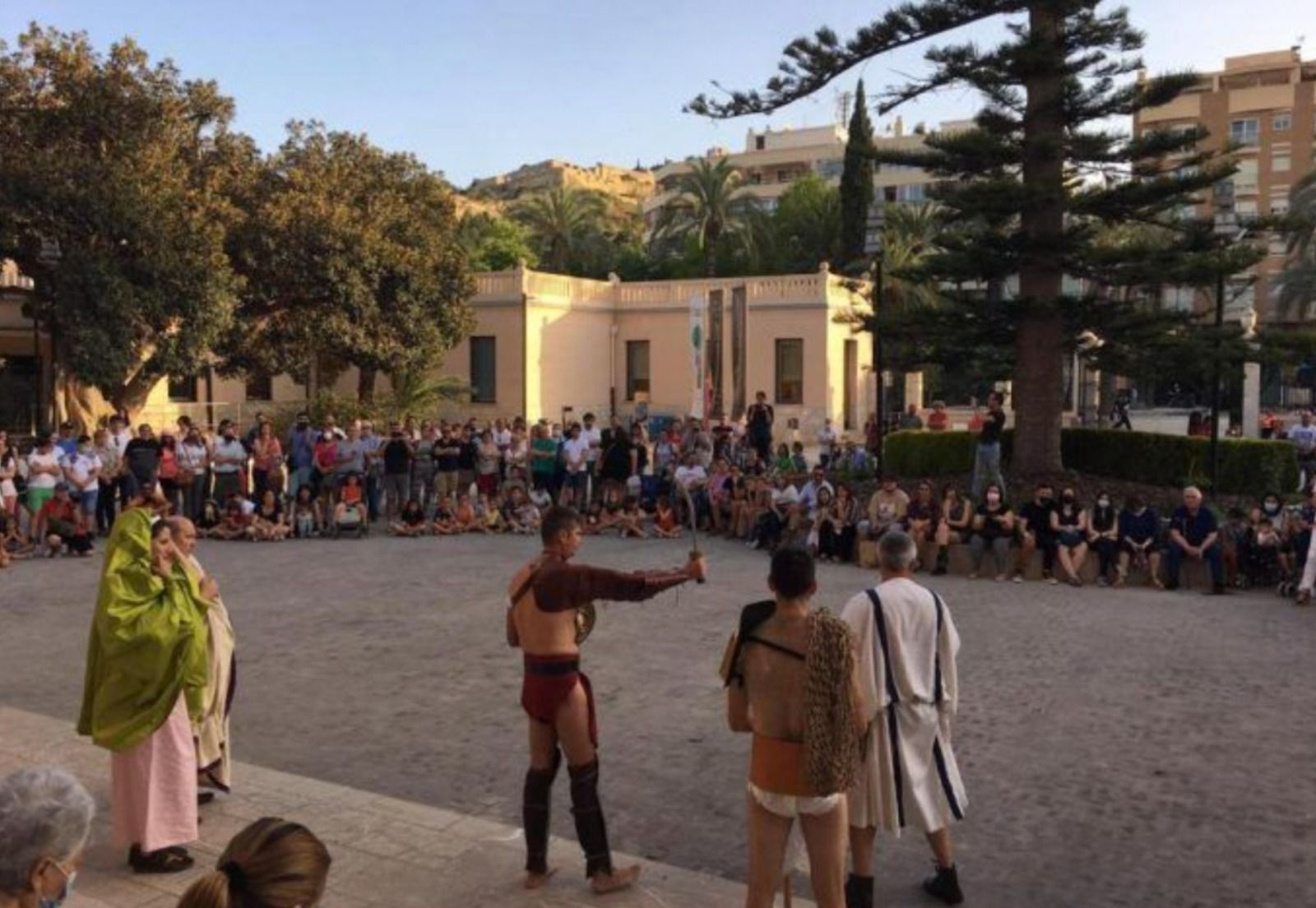 Recreación histórica con personajes romanos en los Jardines del Marq