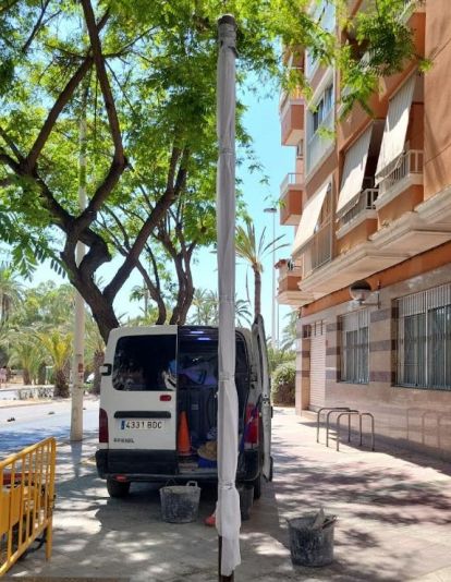 Instalación de uno de los puntos de control ambiental en Elche Instalación de uno de los puntos de control ambiental en Elche