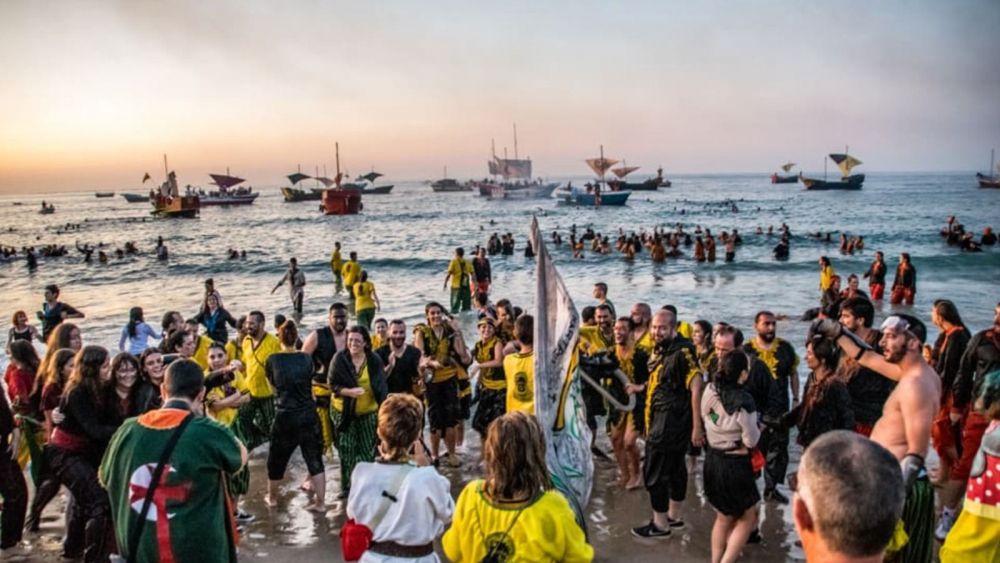 La playa de La Vila Joiosa se convierte en el escenario del Desembarco de los Moros y Cristianos
