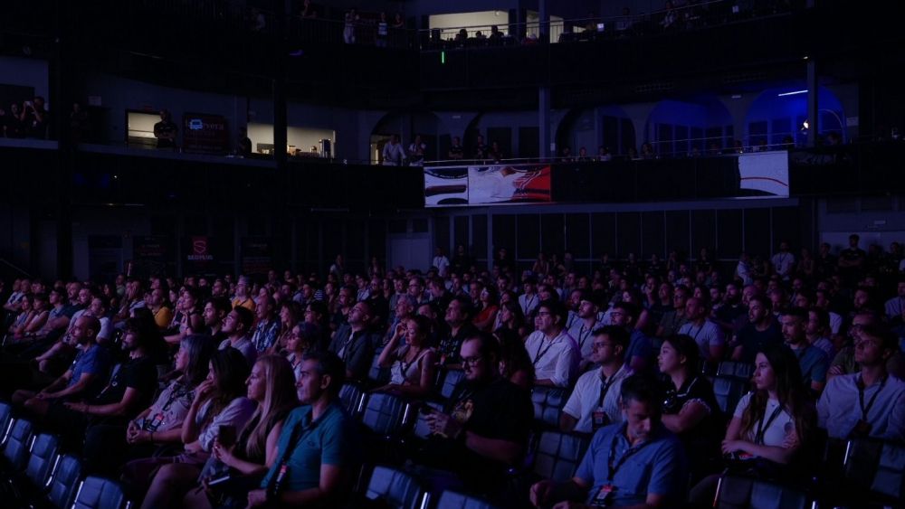 Público asistente en el auditorio de SEOPLUS 2025
