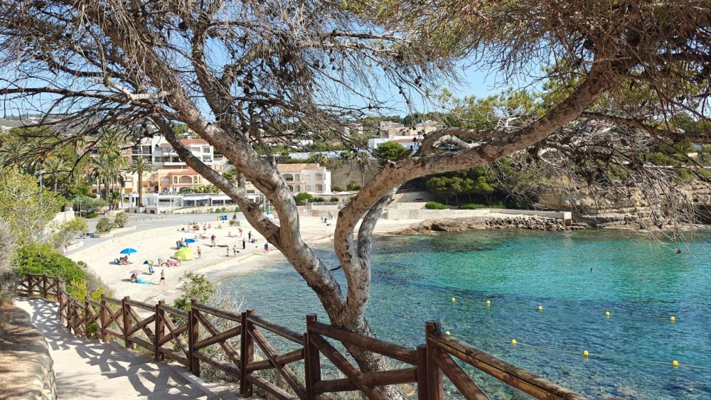 Imagen de la cala Advocat en el litoral de Benissa