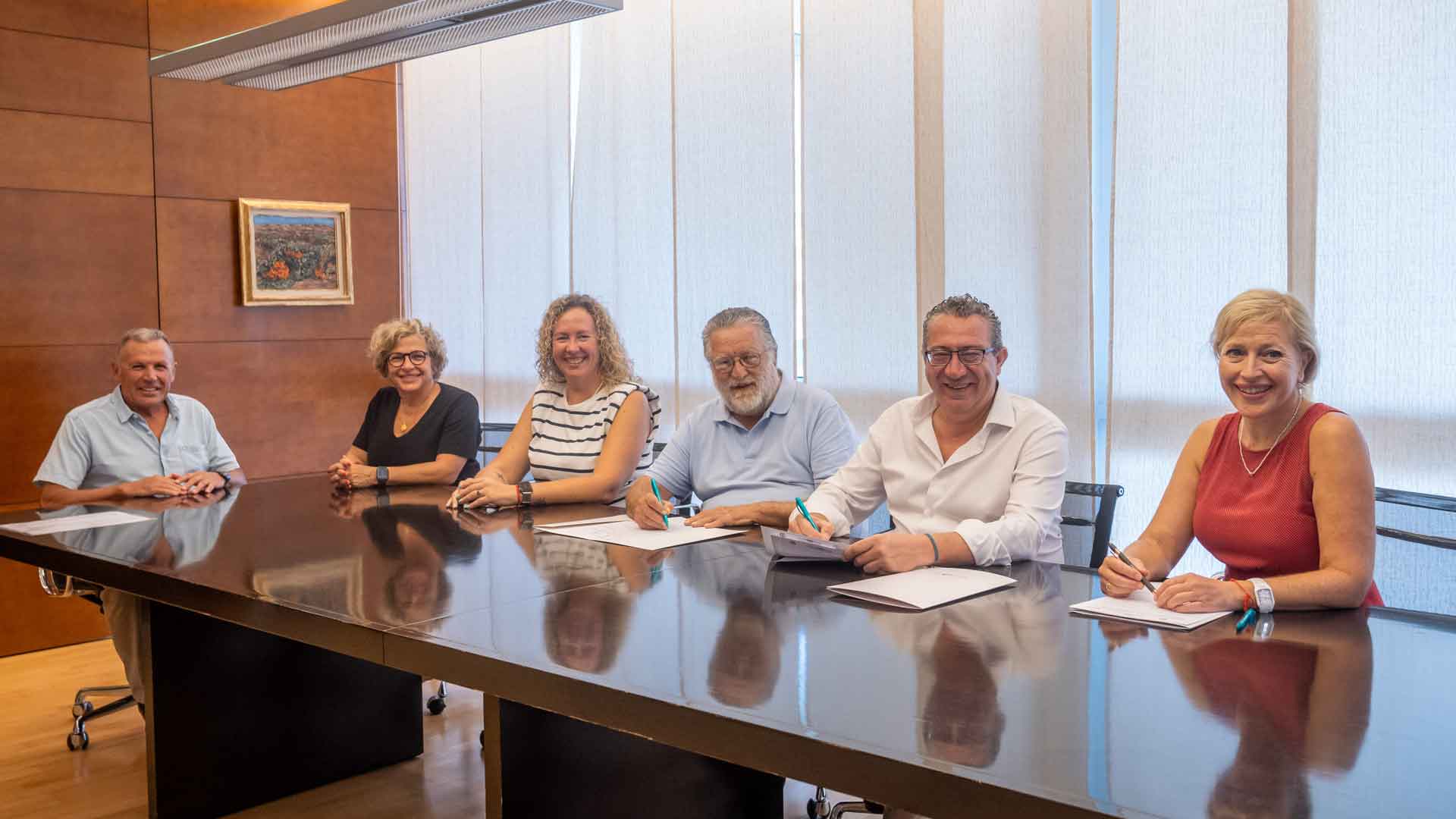Renovació del conveni de col·laboració entre l'Ajuntament de Benidorm i el centre ocupacional Doble Amor 