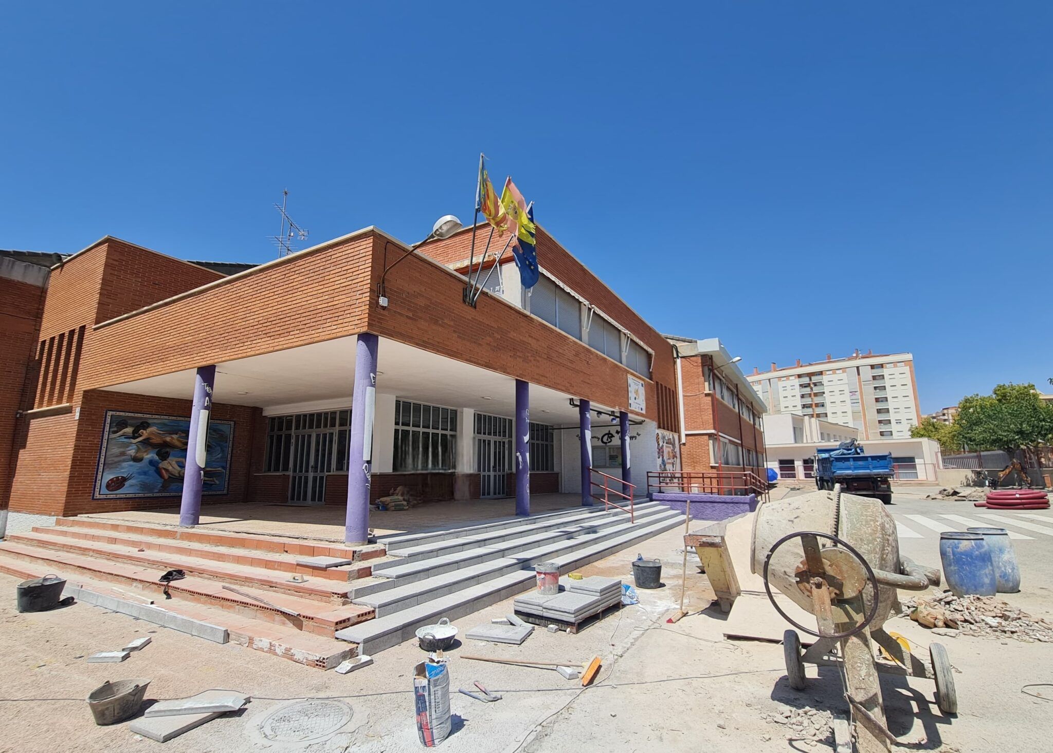 Obres de manteniment en un col·legi d'Elda