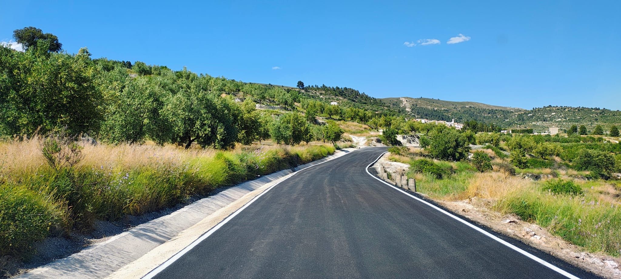 Camino renovado de Millena a Gorga
