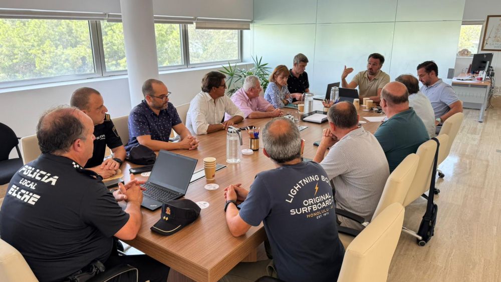 Reunión del comité de crisis del Ayuntamiento de Elche presidida por el alcalde Reunión del comité de crisis del Ayuntamiento de Elche presidida por el alcalde