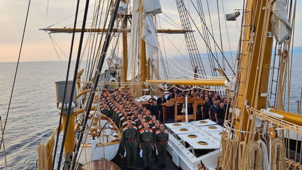 Marins d'instrucció en la goleta Palinuro Marins d'instrucció en la goleta Palinuro
