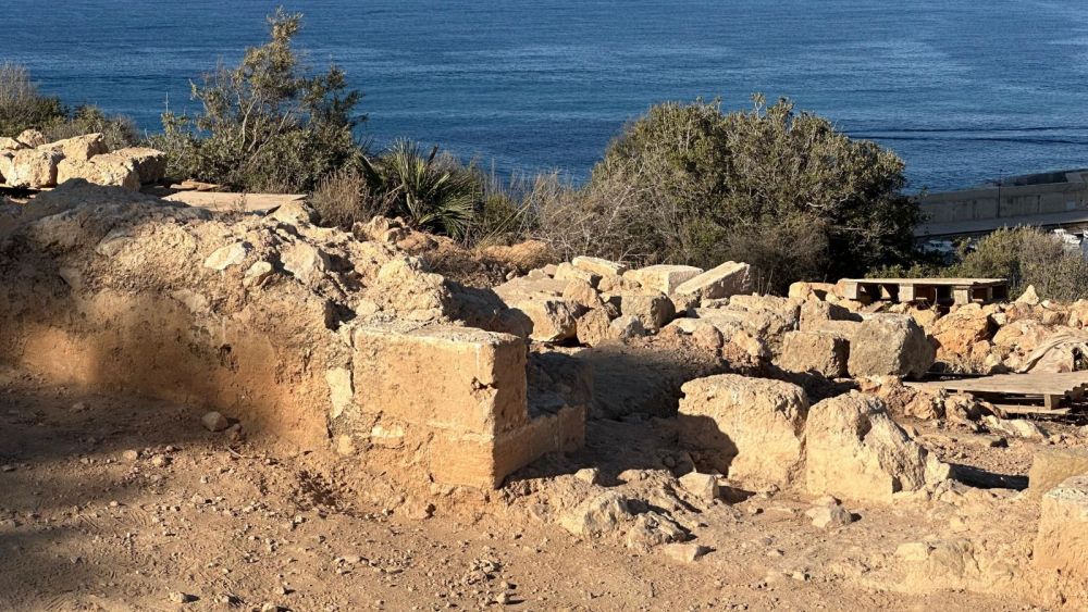 Restos de viviendas en el yacimiento de la Pobla de Ifac en Calpe Restos de viviendas en el yacimiento de la Pobla de Ifac en Calpe