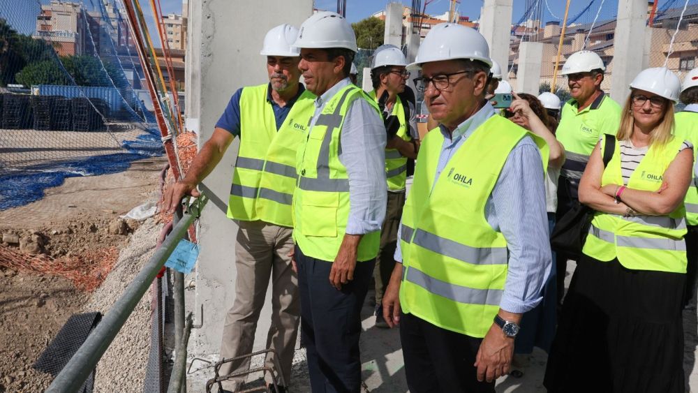 Carlos Mazón i Luis Barcala visiten les obres de construcció del nou col·legi L'Almadrava d'Alacant Carlos Mazón i Luis Barcala visiten les obres de construcció del nou col·legi L'Almadrava d'Alacant