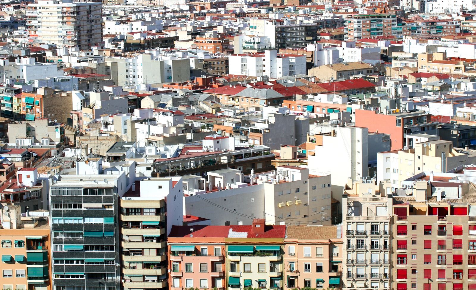 Vista panorámica de varias casas de Alicante (Foto: Getty)