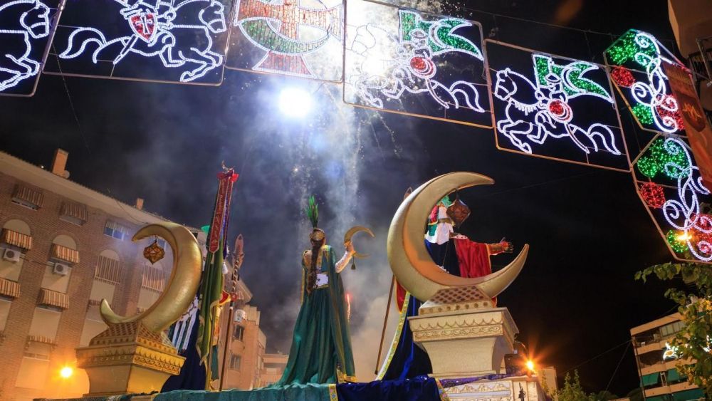 Mascletà nocturna en los Moros y Cristianos de Mutxamel
